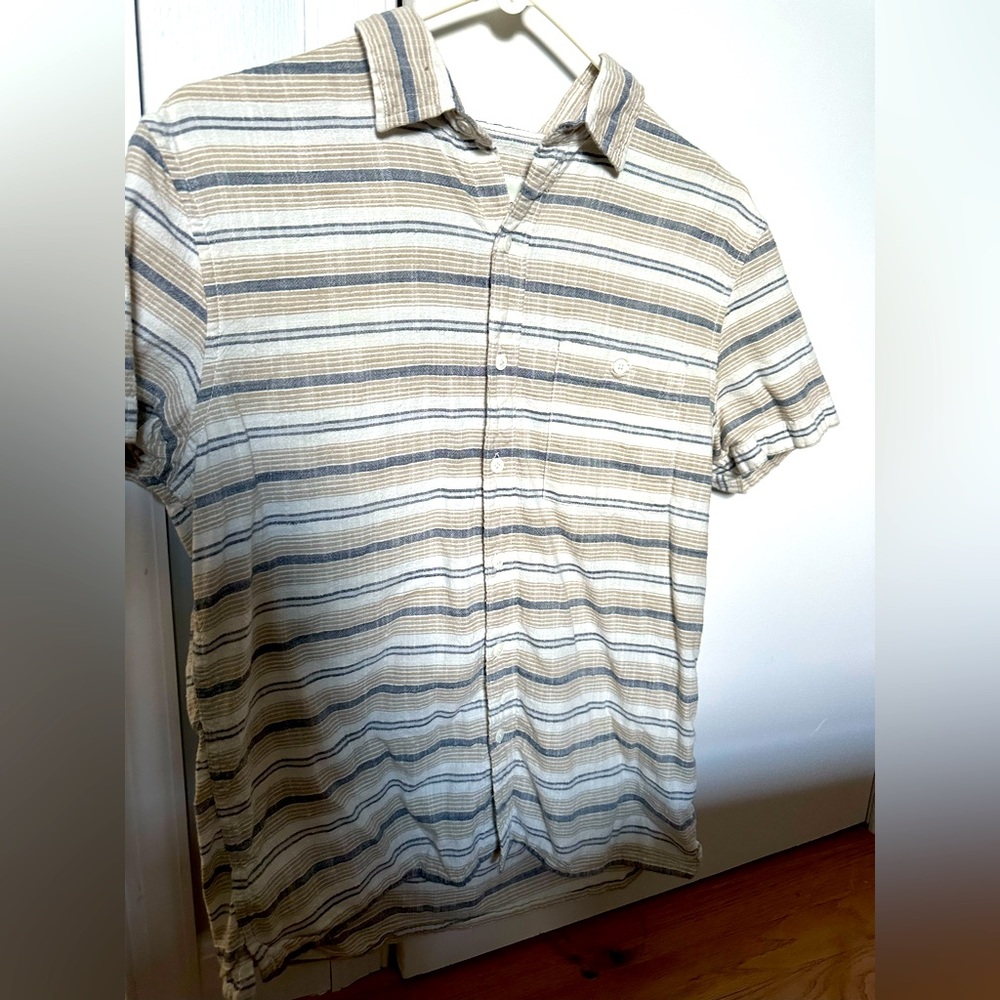 American Eagle button up